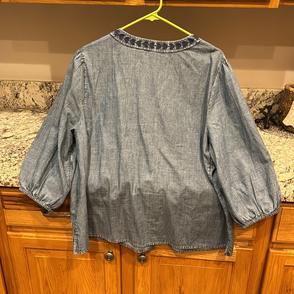 NWT Chico’s denim shirt. Size 2 (10-12) - Picture 2 of 4